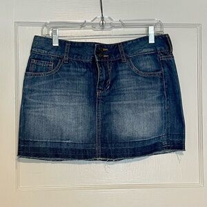Vintage Y2K Old Navy Denim Mini Skirt Size 6 – True 2000, Low-Rise, Button-Front